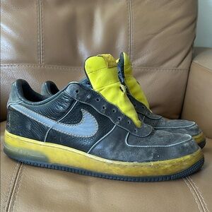 Nike Men's Air Force size 13 Black and Yellow
